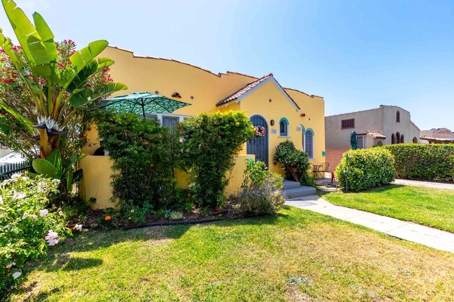 Front Bldg,house behind the gate - 1950 S Palm Grove Ave Rental
