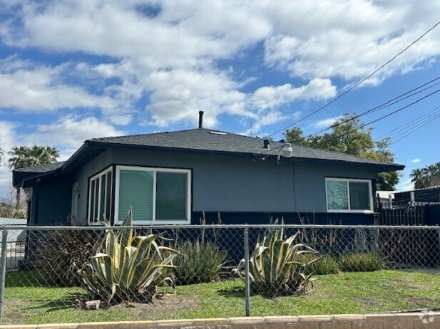 Building Photo - 1119 N Mayfield Ave Unit 1119 Rental