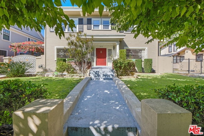 Building Photo - 975 Westchester Pl