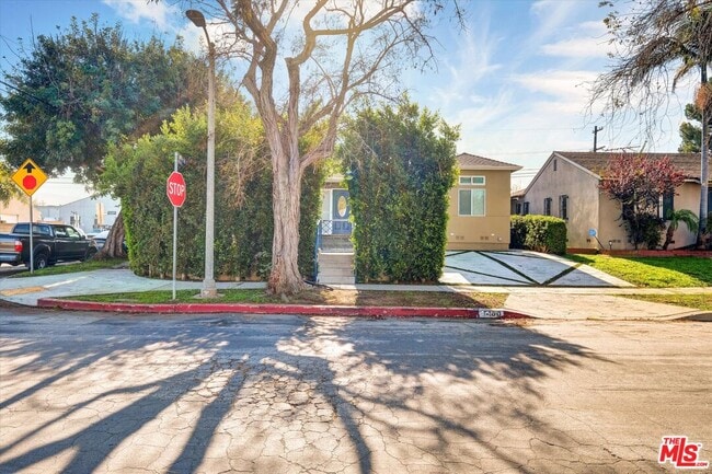 Photo - 5400 W 82nd St