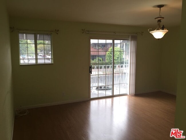 Photo - 5822 Harold Way Unit D