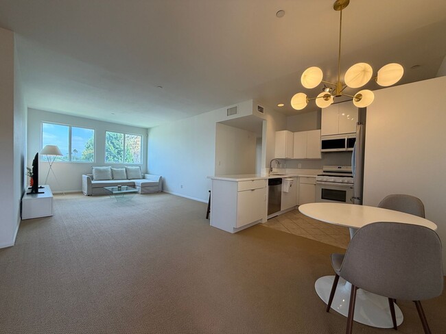 Building Photo - 13941 Sherman Way Unit 402