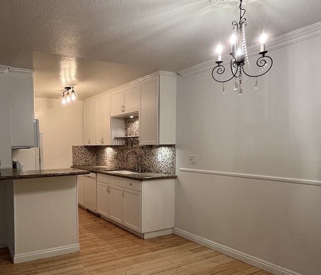 Building Photo - 552 N Bellflower Blvd