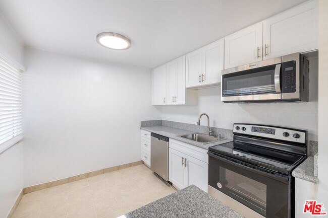 Photo - 5541 Newcastle Ave Unit 21