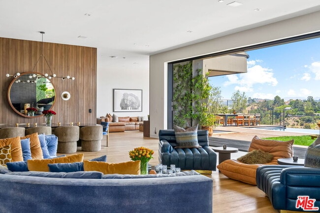 Photo - 1030 Somera Rd