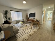 A 2b2b Living Space - 1286 W Adams Blvd Apartments