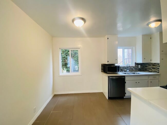 Photo - 1321 Barry Ave Unit 1