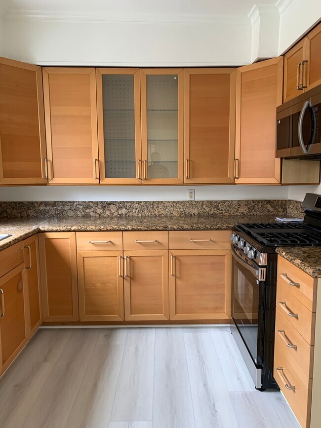 Photo - 335 N Oakhurst Dr Unit 4