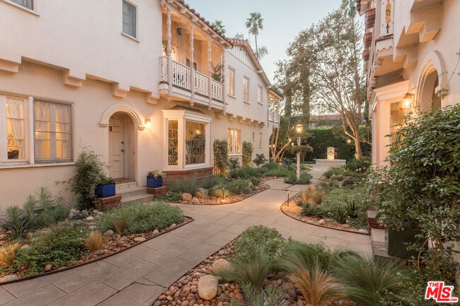 Photo - 1930 Rodney Dr Unit 1934