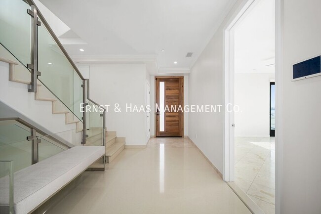 Photo - 1724 Bluff Pl