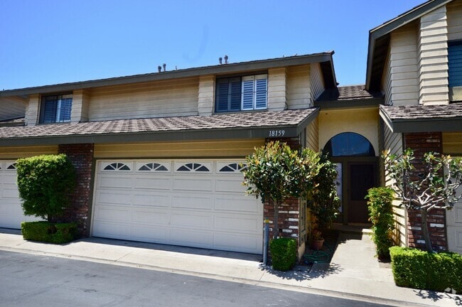 Building Photo - Spacious 2-Story 2 Bedroom Fountain Valley... Rental