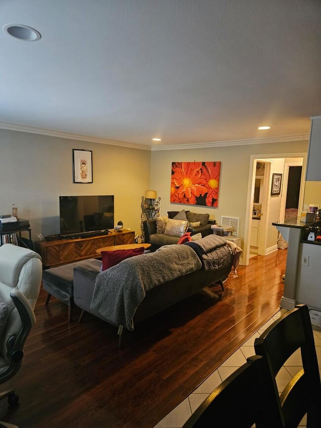 Photo - 1725 Loma Ave Unit 3