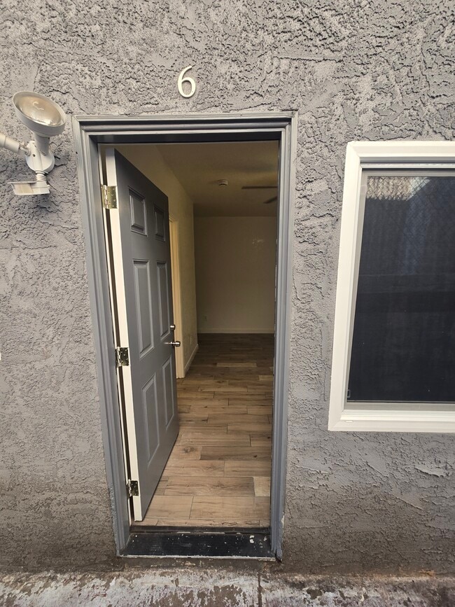 Photo - 139 W Manchester Blvd Unit No. 6