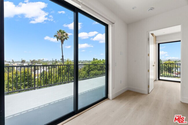 Photo - 1808 Lincoln Blvd Unit 405