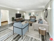 Photo - 124 N Mansfield Ave