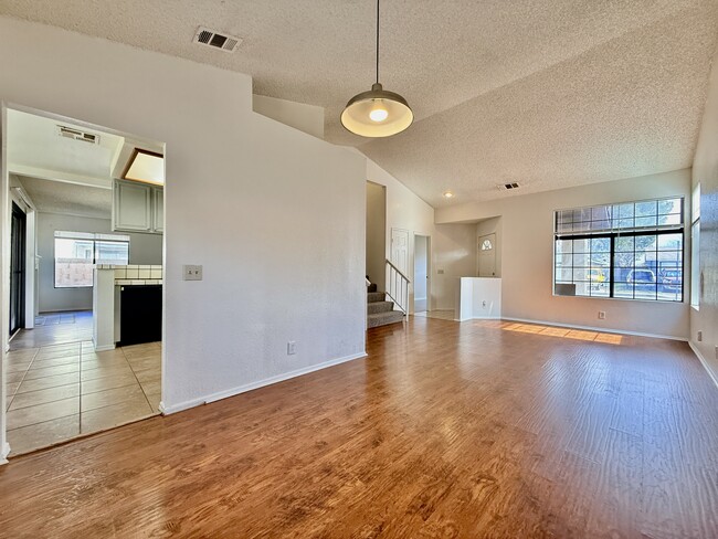 Photo - 43241 32nd St W