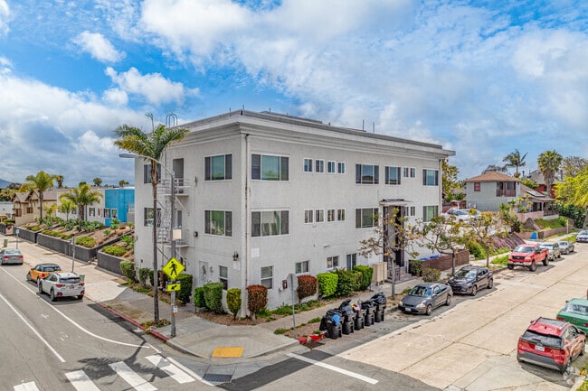 View from Street - Estudios de Stanson