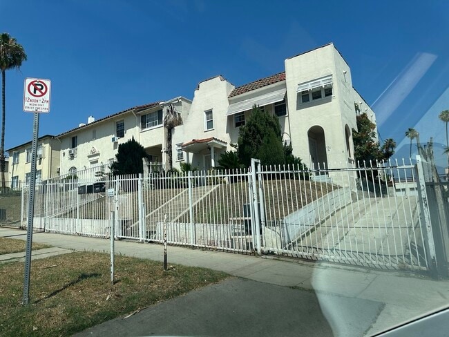 Building Photo - 120 N Berendo St Unit 120