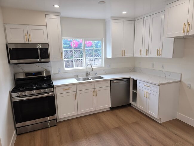 Photo - 6703 Cedros Ave