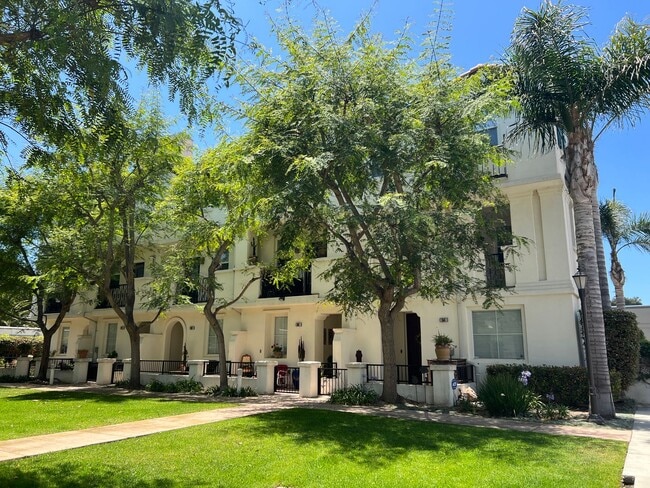 Building Photo - FOR LEASE - Gorgeous 2 + 2.5 Townhome near Downtown Ventura & Beaches with A/C!!