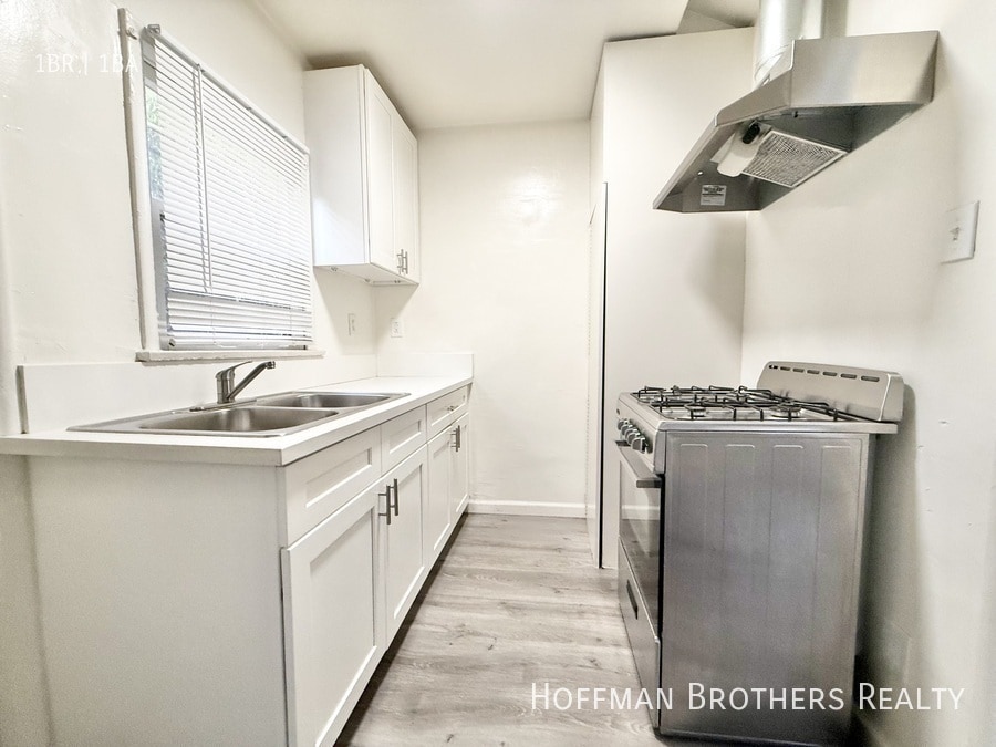 Photo - 540 W 49th St