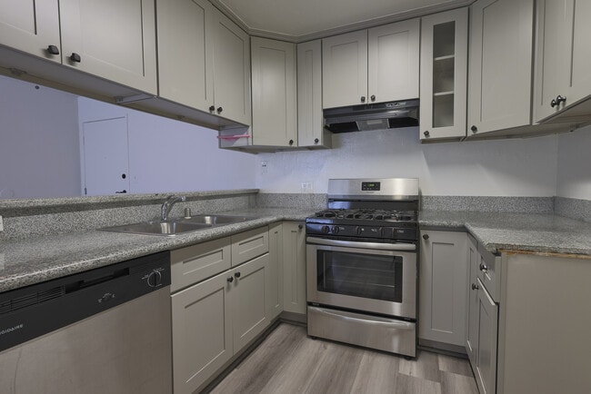 Building Photo - 943 Elden Ave