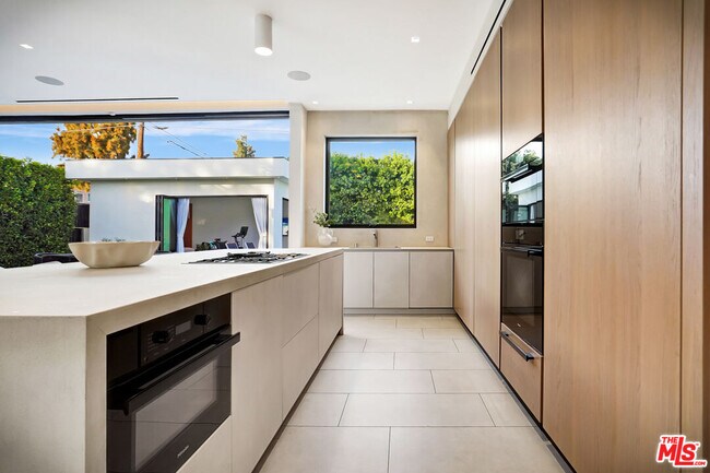 Photo - 6687 Colgate Ave