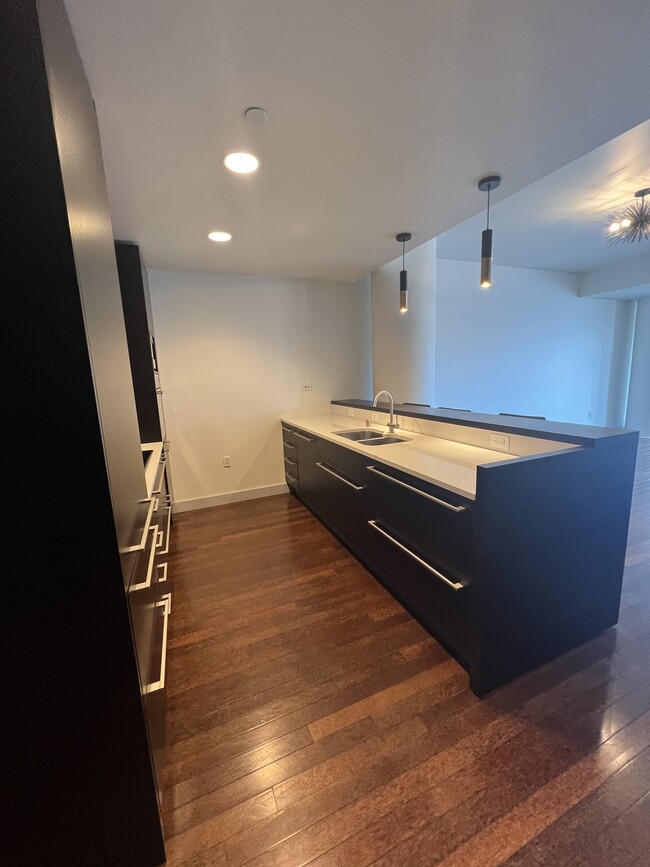 Building Photo - 6250 Hollywood Blvd Unit 11K