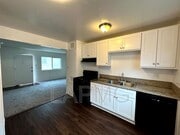 Photo - 169 W 42nd St