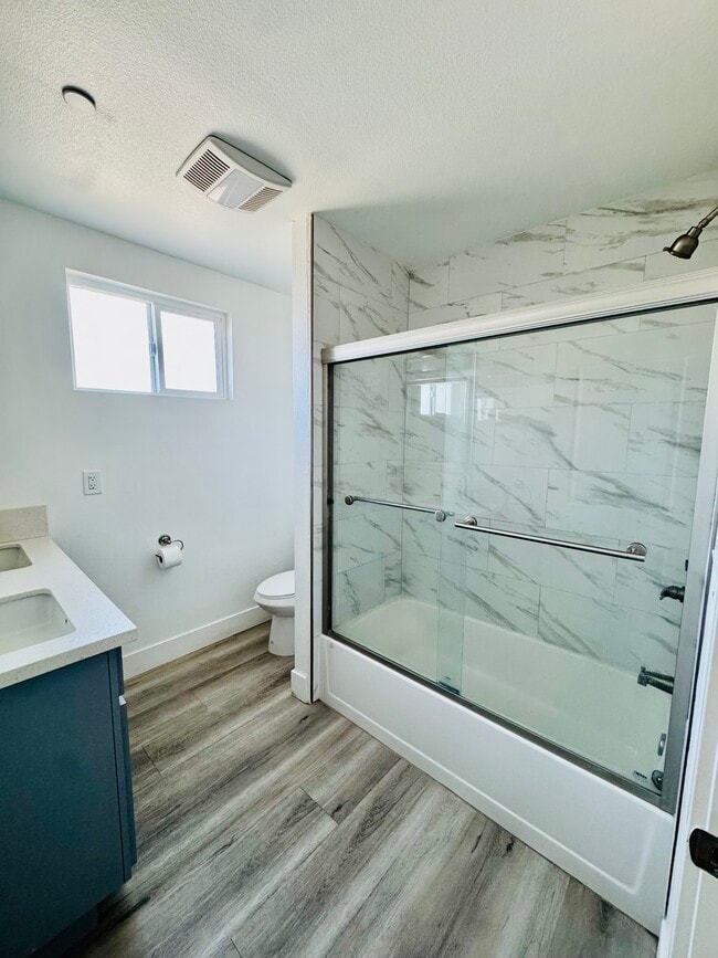 Photo - 215 E 29th St