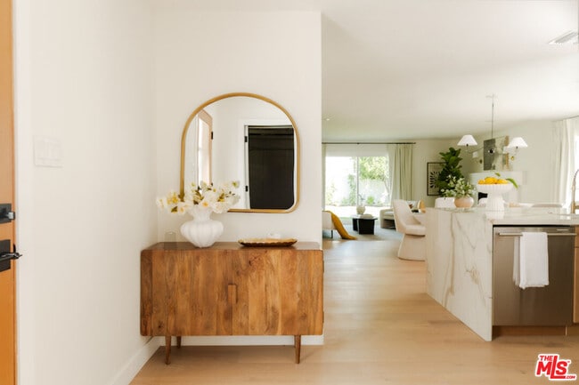 Photo - 15701 Ludlow St