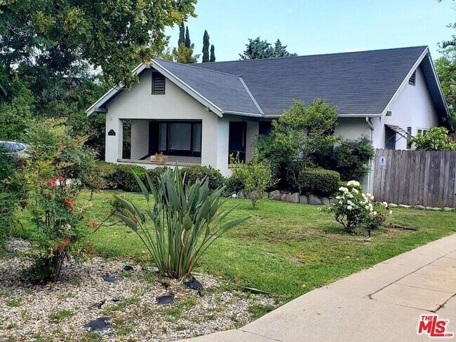 Photo - 1710 Oakwood St House