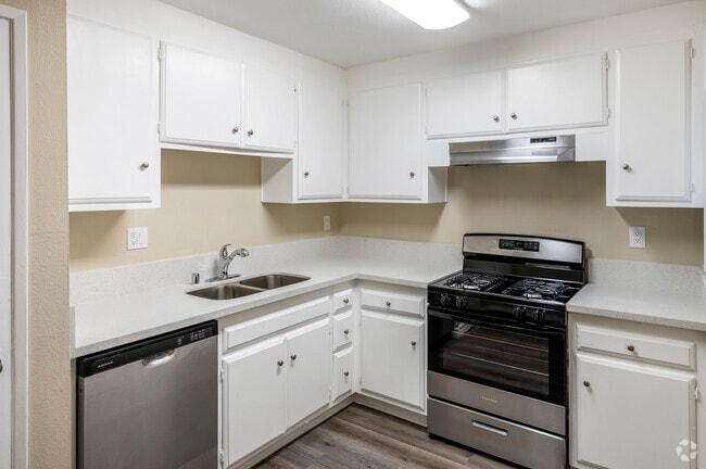 2BR, 1.5BA - 1,020SF - North Pointe Villas