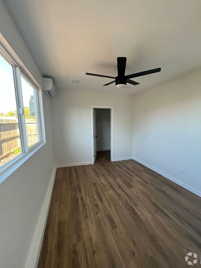 Building Photo - 1BD 1BA Newly Remodeled Casita Rental