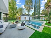 Photo - Luxe 5+4.5 w/detached studio, downstairs e... House