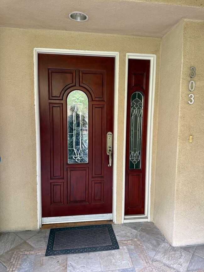 Building Photo - Beautiful Spacious 2 Bedroom/2 Bath Condo Unit 303