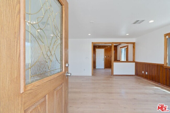 Building Photo - 42104 6th St E Rental