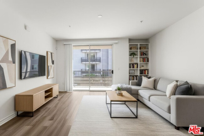 Building Photo - 629 Traction Ave Unit 314