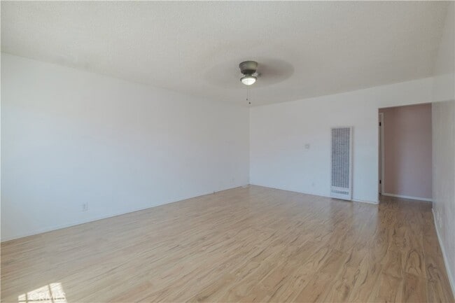 Photo - 4433 Triggs St