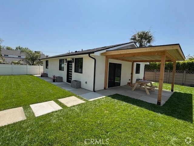 Building Photo - 21803 Chatsworth St Rental