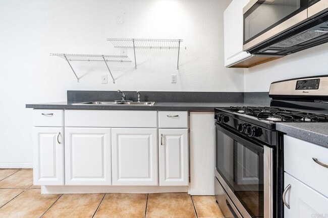 Photo - 1568 Primera St