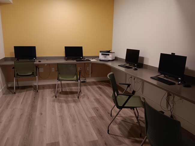 Computer room - Oasis Senior Villas