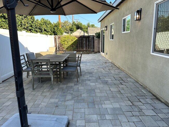 Photo - 3617 W Victory Blvd