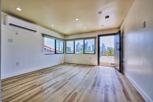 Photo - 1139 Bellevue Ave Unit 1143