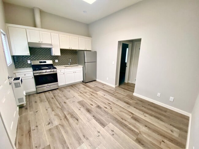 Photo - Sweet Spot Alert! Cozy 1 Bed in the Heart ...