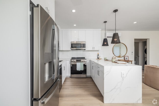 1BR, 1BA - 600SF - Kitchen - Pacific Apartment Homes @ 1620 E Maple