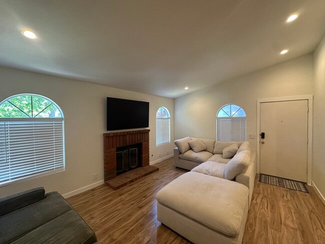 Photo - 7130 Woodlake Ave Condo Unit E