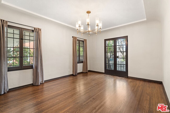 Photo - 1146 S Hayworth Ave