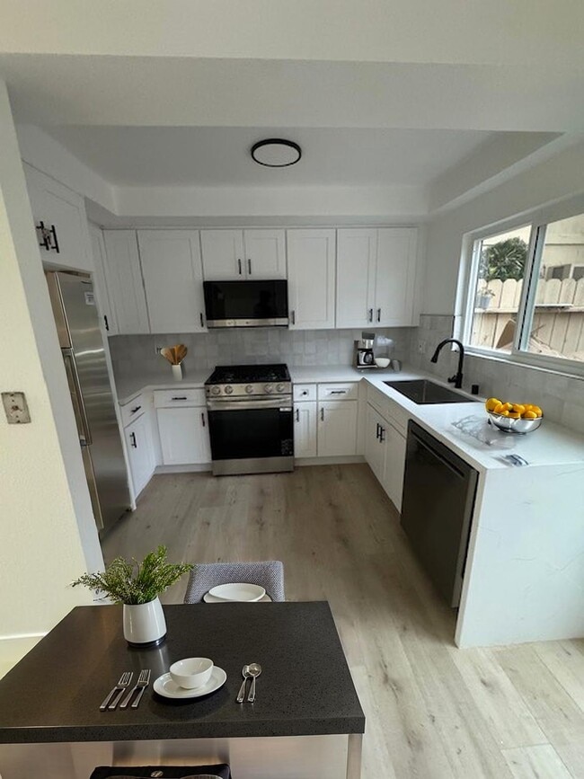 Photo - 8402 Larson Ave