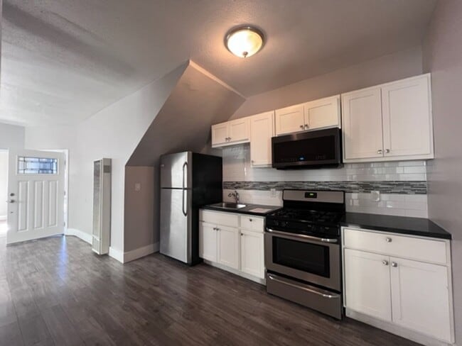 Building Photo - 2015 E 7th St Unit 7THST2021